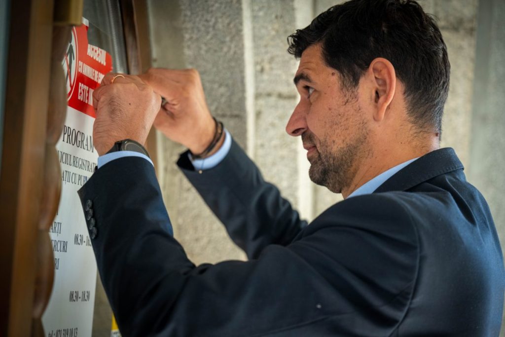 George Tuță anunță 2 milioane de euro pentru Catedrala Mântuirii Neamului la Primăria Sectorului 1 2 2 milioane de euro pentru Catedrala Mântuirii Neamului de la Primăria Sectorului 1. George Tuță spune că a fost ideea lui Clotilde Armand